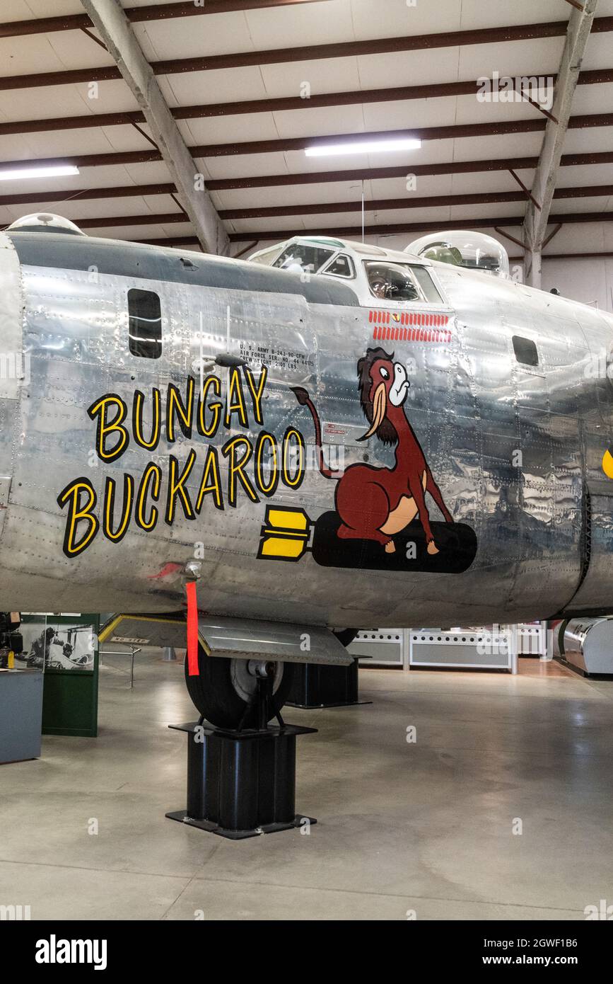 Un bombardero pesado B-24J consolidado de las Fuerzas Aéreas del Ejército de los Estados Unidos en el Pima Air & Space Museum, Tucson, Arizona. Foto de stock