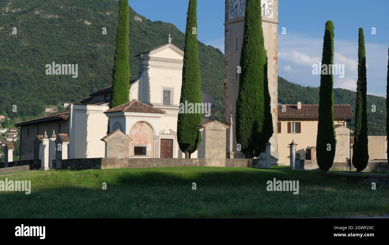 Iglesia de Sant'abbondio en Gentilino, Municipio de Collina D'oro, Cantón Ticino, Suiza. Foto de stock