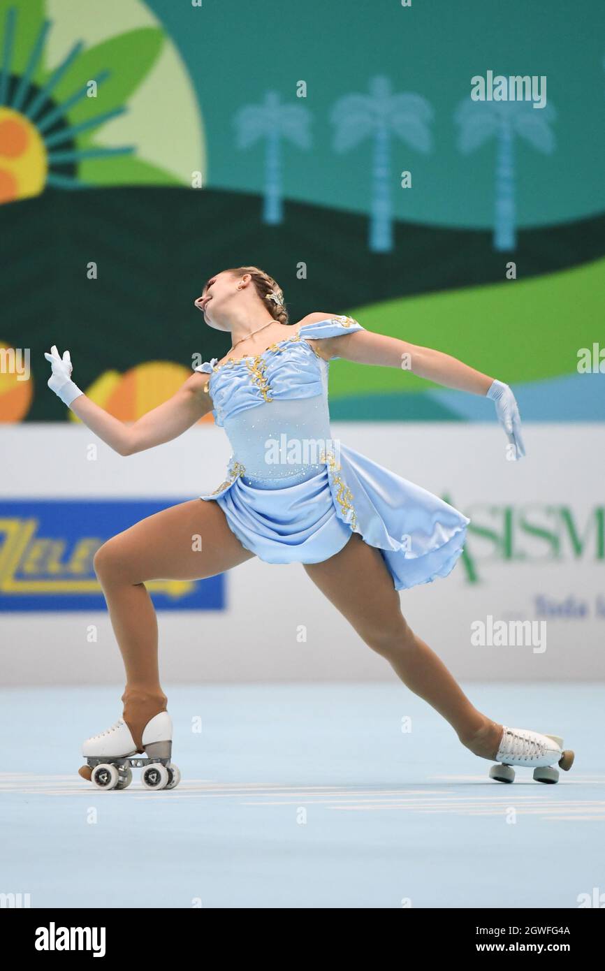 LISA WELIK, Alemania, actuando en Junior Solo Dance - Style Dance en el  Campeonato Mundial de Patinaje Artístico 2021 en Polideportivo SND Arena,  el 01 de octubre de 2021 en Asunmin, Paraguay. (
