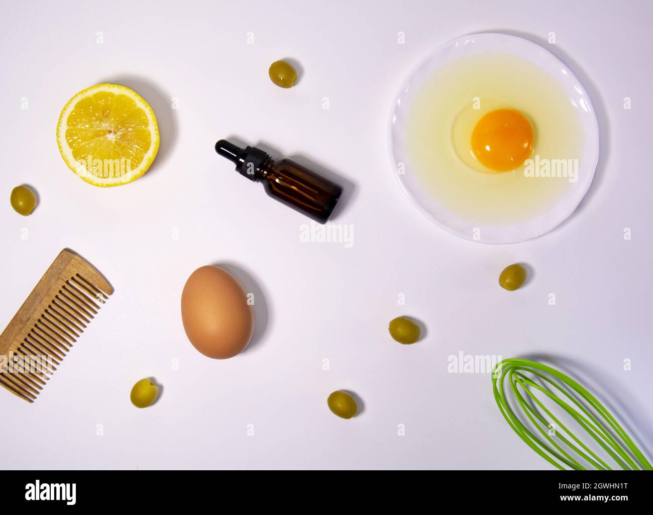 Negar Misterio Mula Ingredientes naturales para la preparación de la máscara de pelo - Limón,  huevos, aceite de oliva Fotografía de stock - Alamy