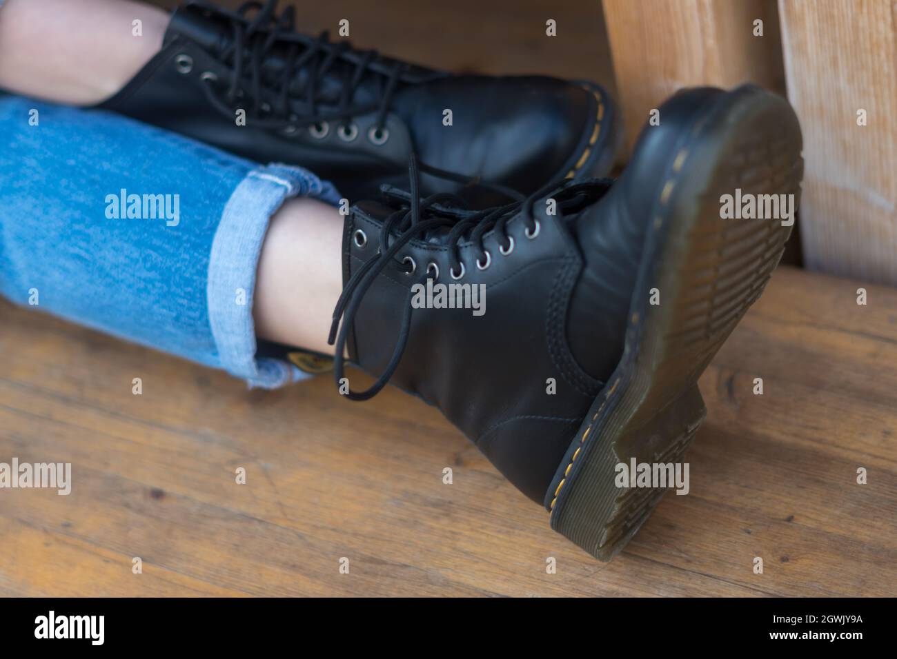 Botas Negras Para Mujeres Fotos e Imágenes de stock - Página 8 - Alamy