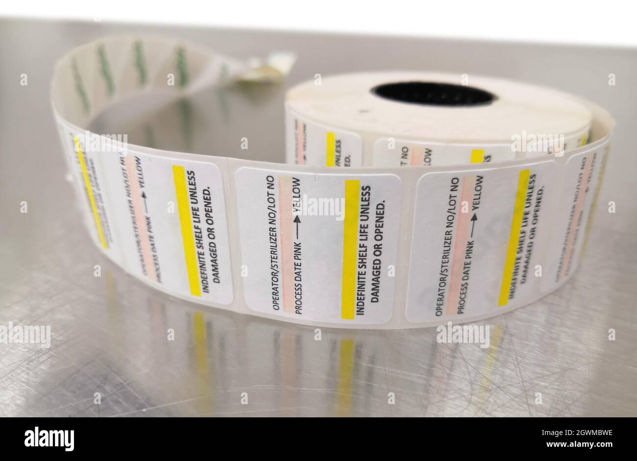 Imagen de primer plano de las etiquetas indicadoras de esterilización o pegatina. Enfoque selectivo Foto de stock