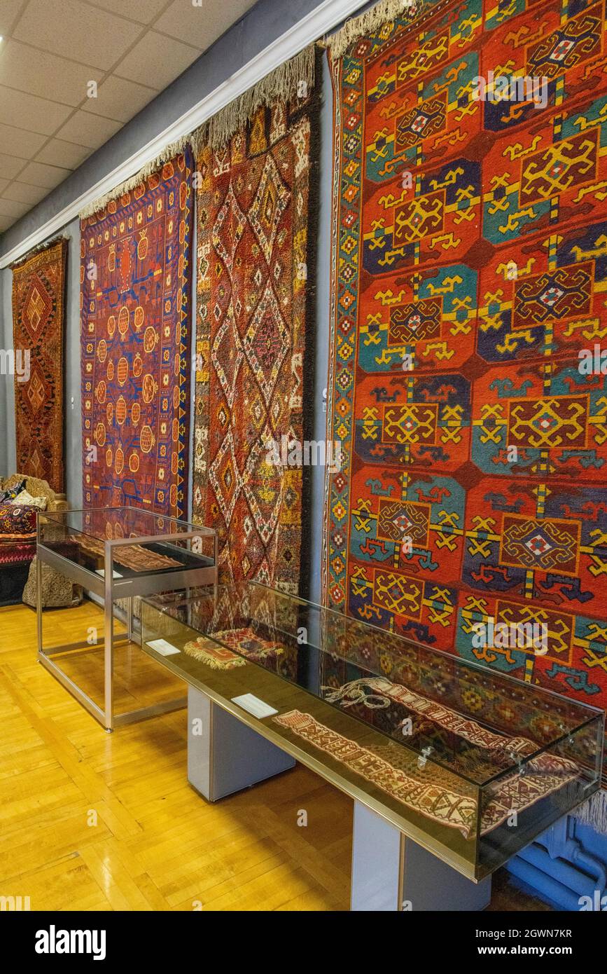 Exposición de alfombras, Museo Estatal de Artes Aplicadas de Uzbekistán Tashkent, Uzbekistán Foto de stock