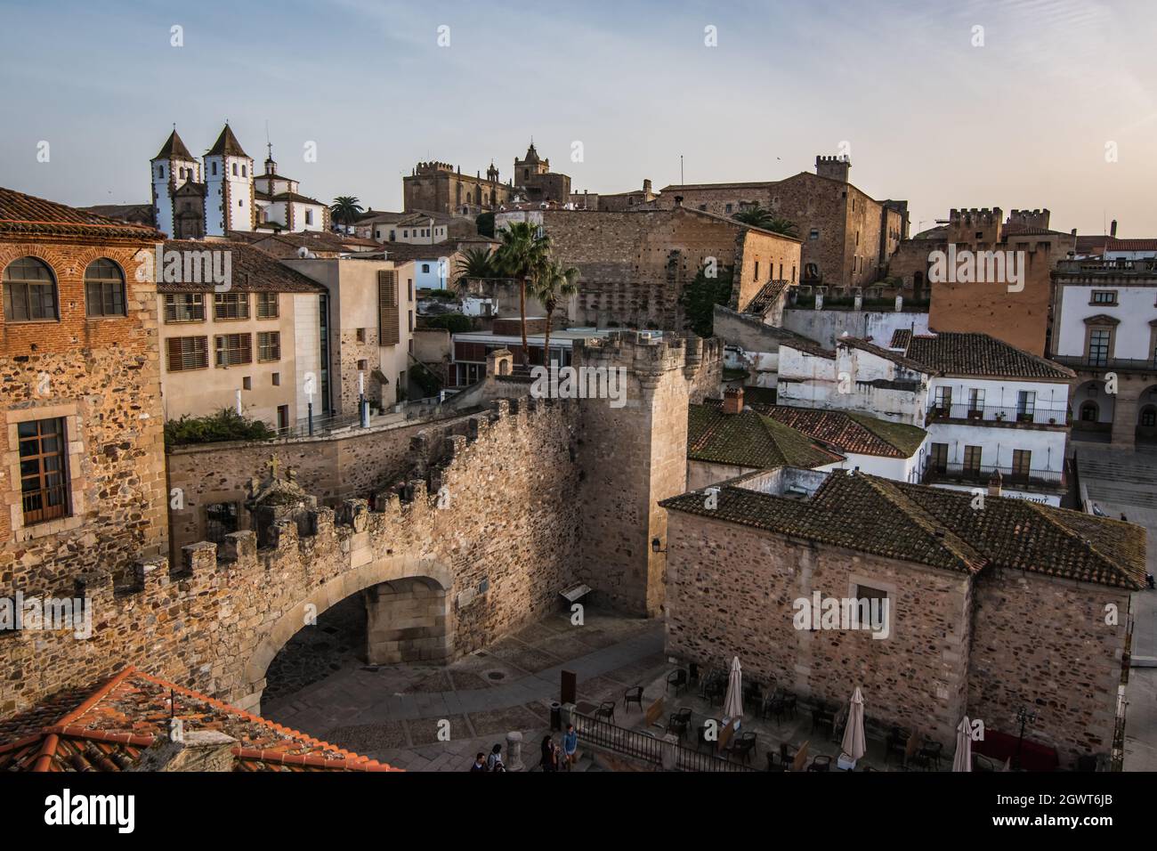 Vista panorámica del casco antiguo de Cáceres desde una de sus torres  Fotografía de stock - Alamy