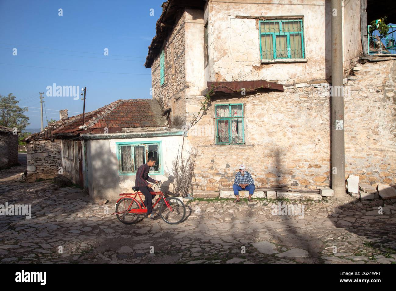 Manisa,Turquía - 04-20-2016:Casas de pueblo antiguo en el distrito de Kula  de Manisa Fotografía de stock - Alamy