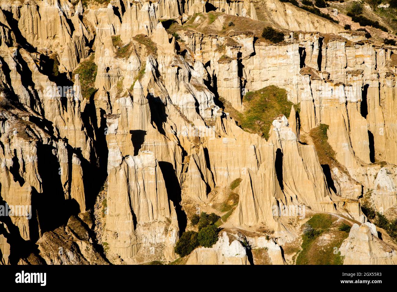 Patrones de roca volcánica en el distrito de Kula de Manisa, país de Turquía Foto de stock