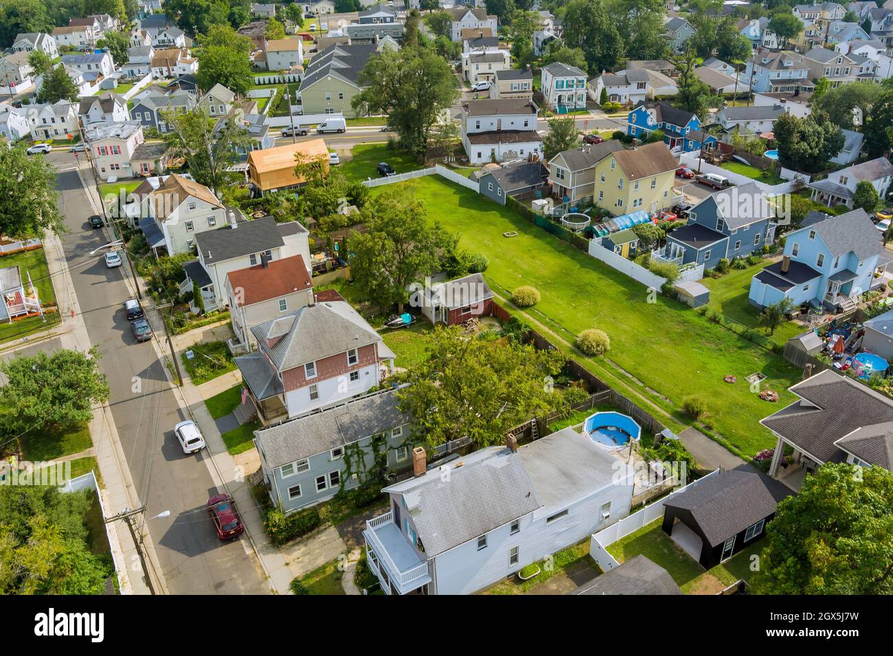 Vista aérea de pequeñas calles zona residencial Un pequeño pueblo en  Sayreville, Nueva Jersey Fotografía de stock - Alamy