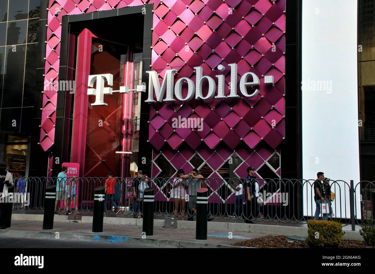 Las vegas/Naveda/USA /09 de septiembre de 2019, /T-Mobile símbolo comercial y tienda en Las Vegas Nevada Estados Unidos de América, EE.UU. (Foto..Francis Joseph Dean/Dean Pictures) Foto de stock