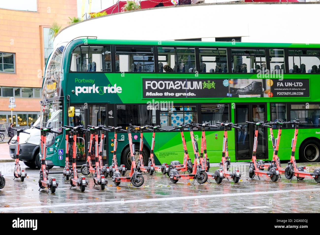 Scooters voi bristol fotografías e imágenes de alta resolución Alamy