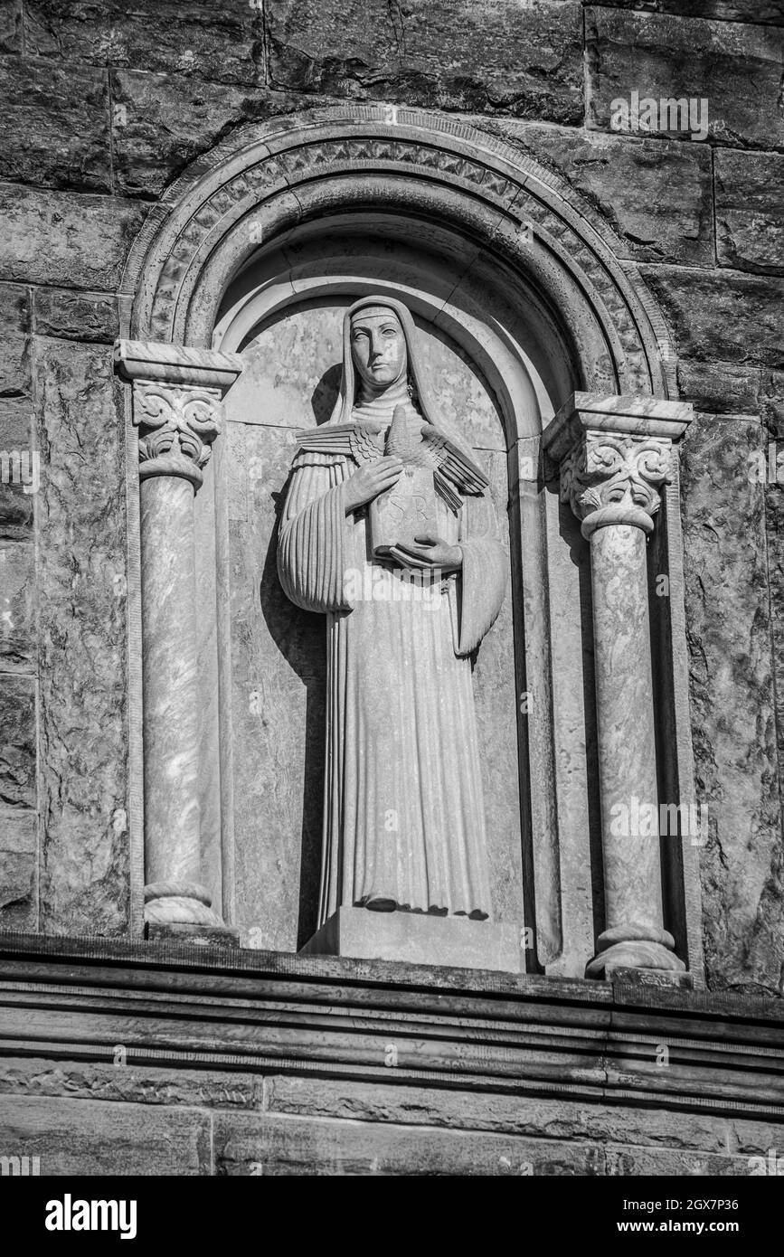 Estatua de San Scholastica - Archibabacial de San Meinrad - Indiana Foto de stock