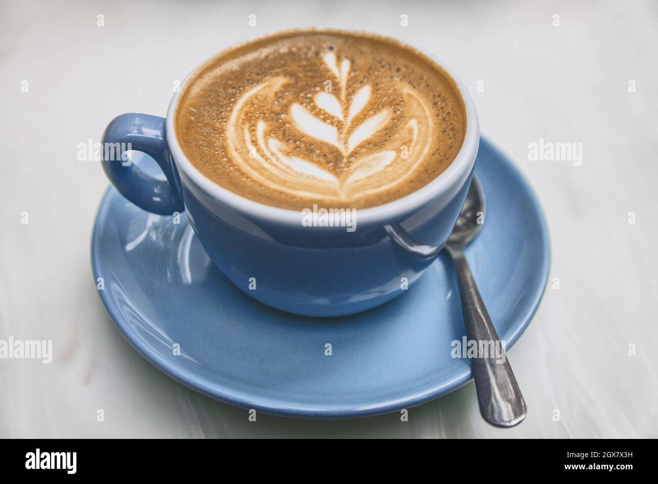 Taza cafe con leche latte art espuma leche Stock Photo