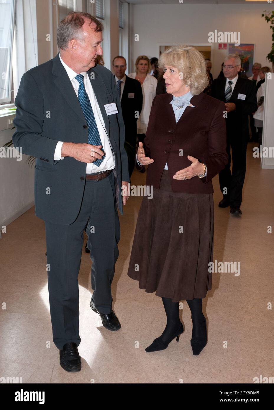 Camilla, Duquesa de Cornwall visita el centro de investigación médica de Ballerup, Copenhague, Dinamarca, el 27 de marzo de 2012. La Duquesa, Presidente de la Sociedad Nacional de Osteoporosis del Reino Unido, está siendo informada sobre los ensayos que se están llevando a cabo para el beneficio potencial de los pacientes con osteoporosis . Foto de stock