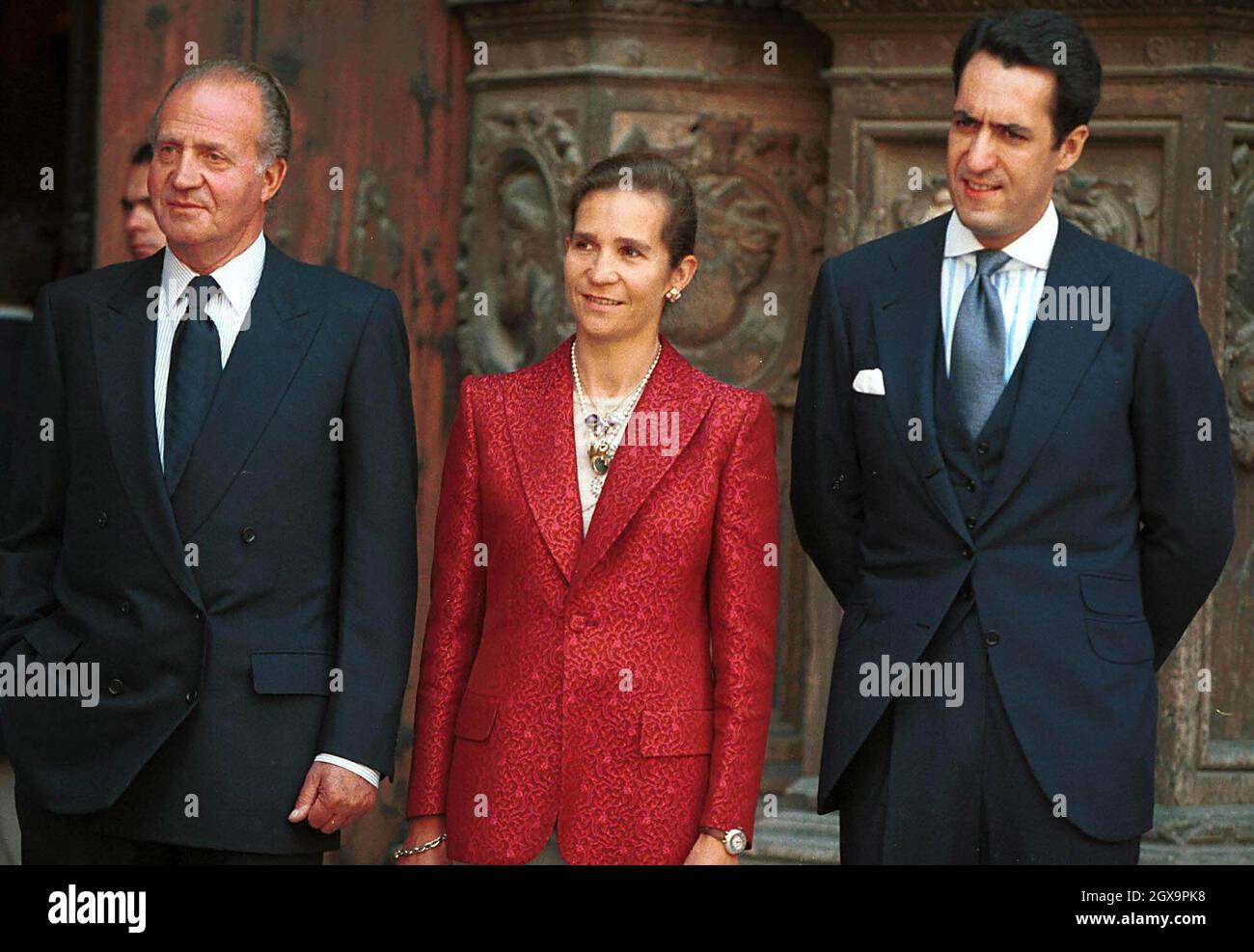 Rey Juan Carlos y esposa y familia que asisten a la Semana Santa en España  Fotografía de stock - Alamy