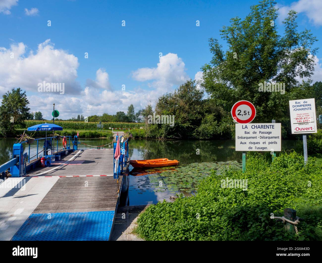La última cadena de ferry de Francia a Dompierre-sur-Charente, Charente Maritime, Francia. Foto de stock