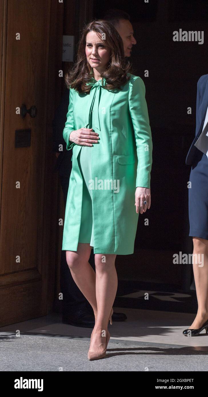 Vestido verde menta fotografías e imágenes de alta resolución - Alamy Vestido verde menta fotografías e imágenes de alta resolución - Alamy