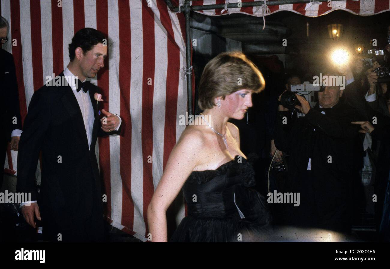 Princess diana in black dress fotografías e imágenes de alta resolución - Alamy Princess diana in black dress fotografías e imágenes de alta resolución - Alamy