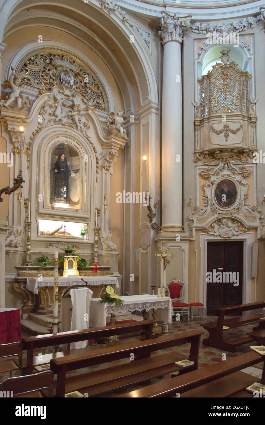 Iglesia de 'Nuestra Señora de los Dolores, Santuario de Santa María Goretti, Corinaldo pueblo, Marche, Italia, Europa Fotografía de stock - Alamy Iglesia de 'Nuestra Señora de los Dolores, Santuario de Santa María Goretti, Corinaldo pueblo, Marche, Italia, Europa Fotografía de stock - Alamy