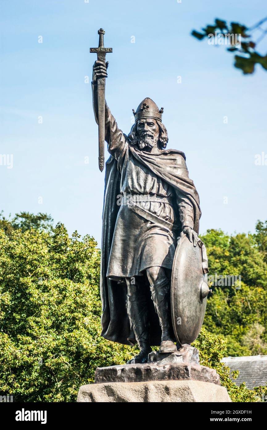 Alfred la Gran Estatua, The Broadway, Winchester, Hampshire, Inglaterra, Reino Unido, Europa. Foto de stock