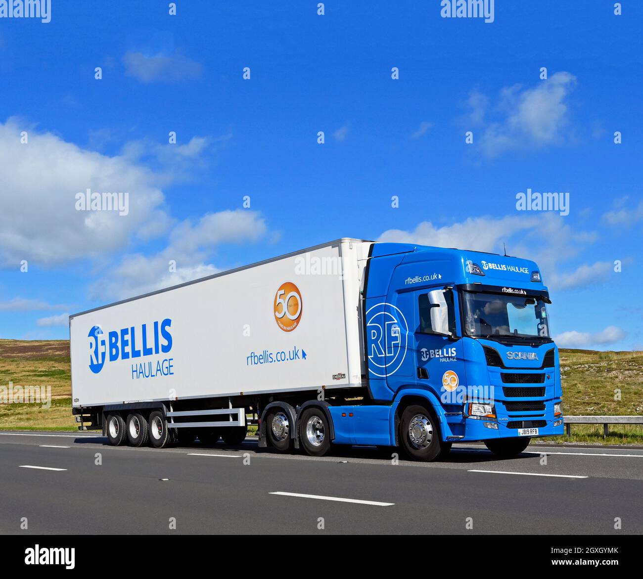 HGV. R. F. Bellis Haulage Limited. M6 Autopista, dirección sur. Shap, Cumbria, Inglaterra, Reino Unido, Europa. Foto de stock