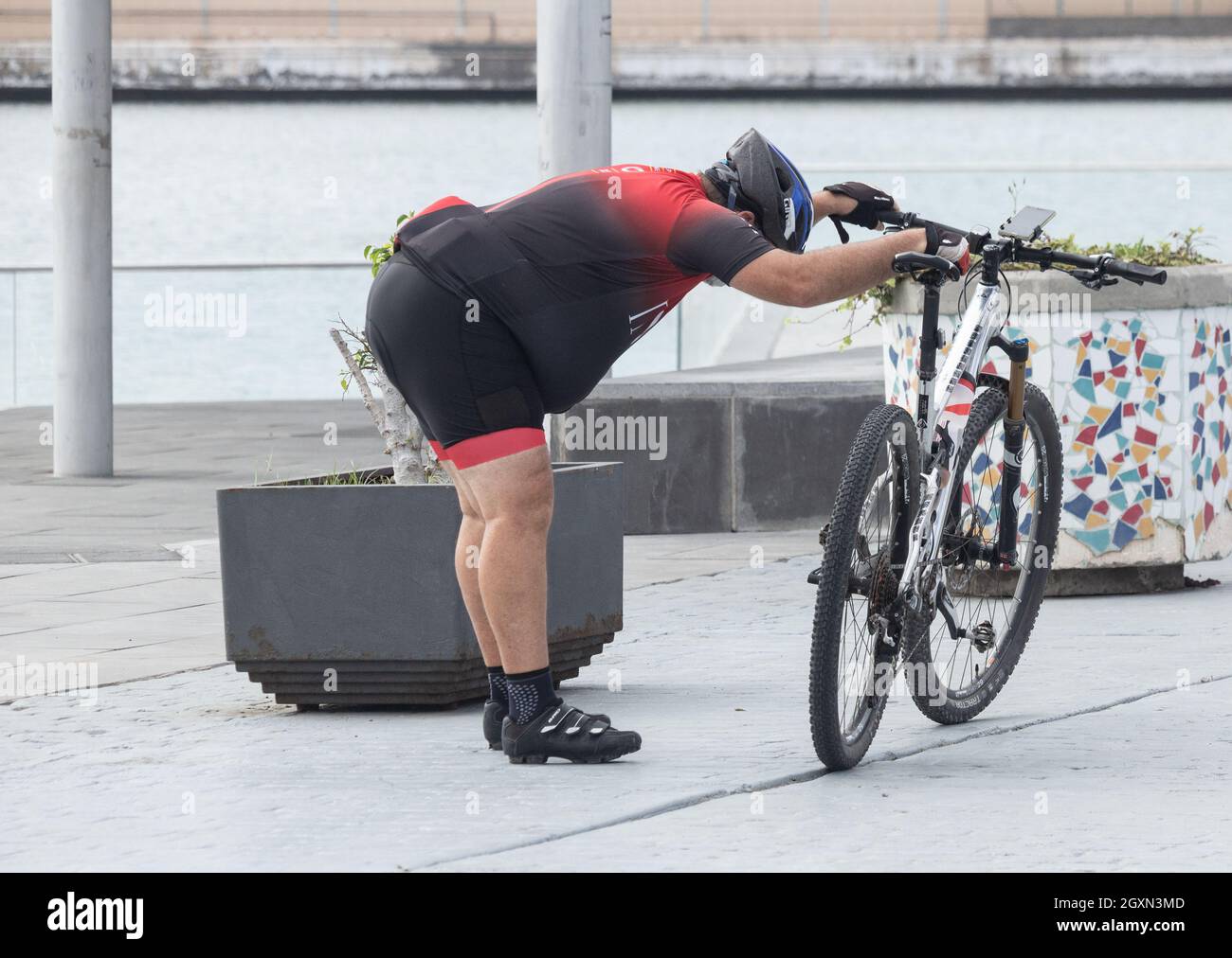 gordo obeso pantalones cortos e imágenes de alta resolución - Alamy