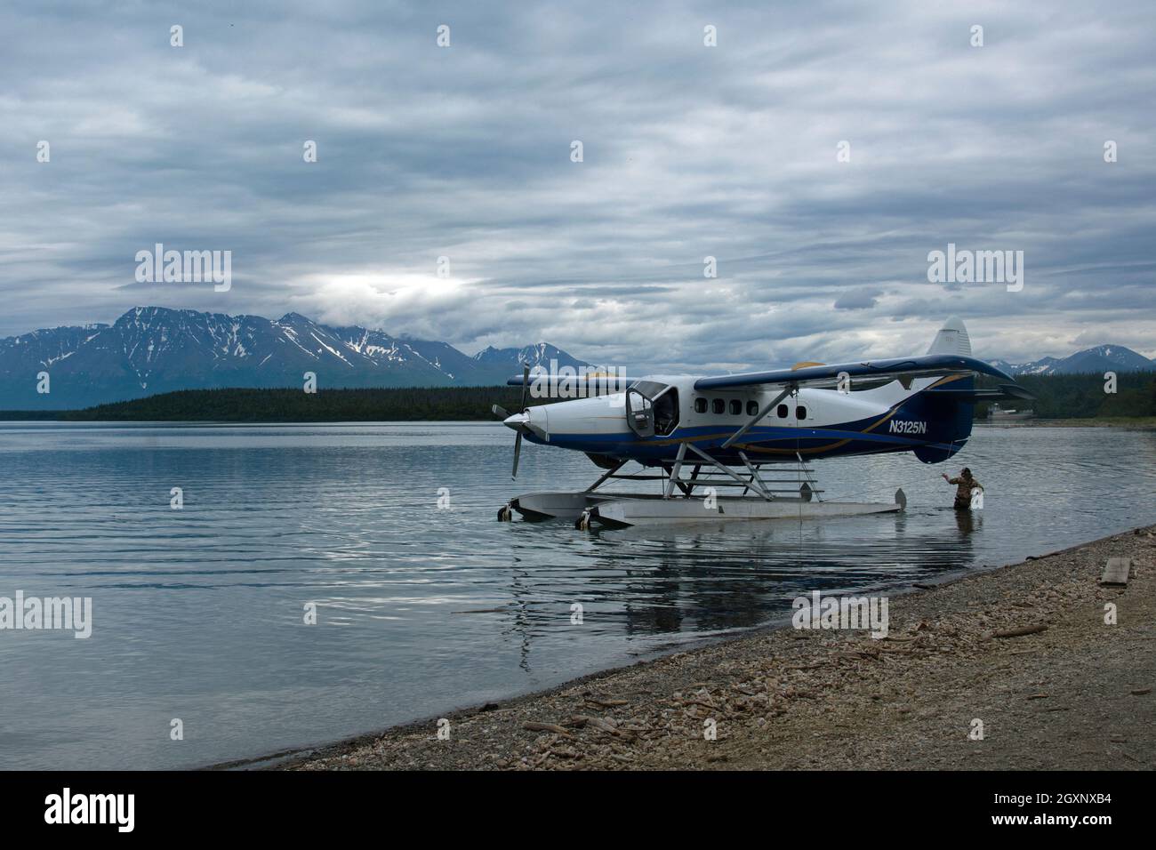 Hidroavión en el Lago Naknek, Brooks Lodge, Parque y Reserva Nacional Katmai, Alaska, Estados Unidos Foto de stock