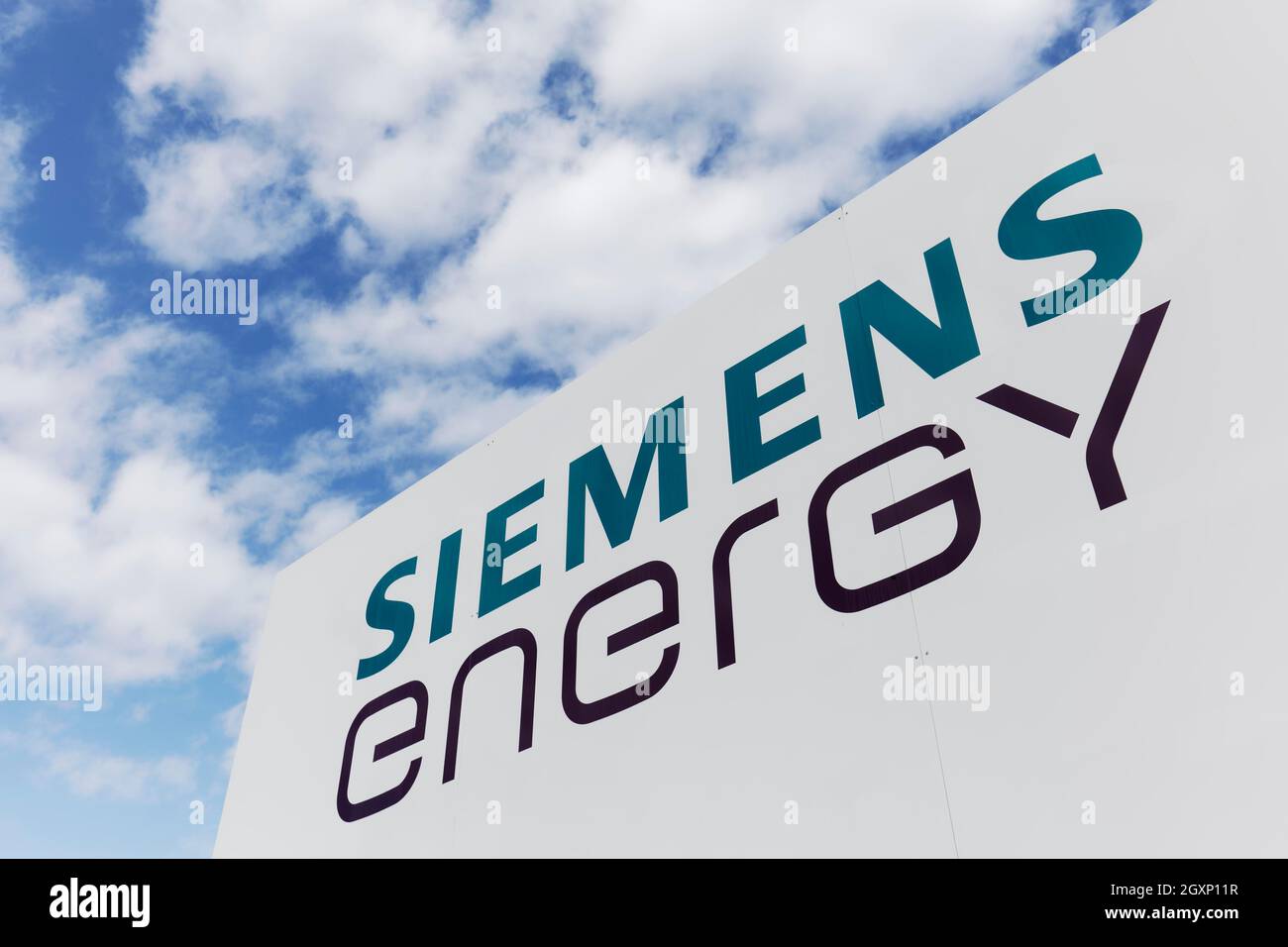 Siemens Energy, logo en el edificio, empresa de tecnología energética, sitio de Muelheim an der Ruhr, región de Ruhr, Renania del Norte-Westfalia, Alemania Foto de stock
