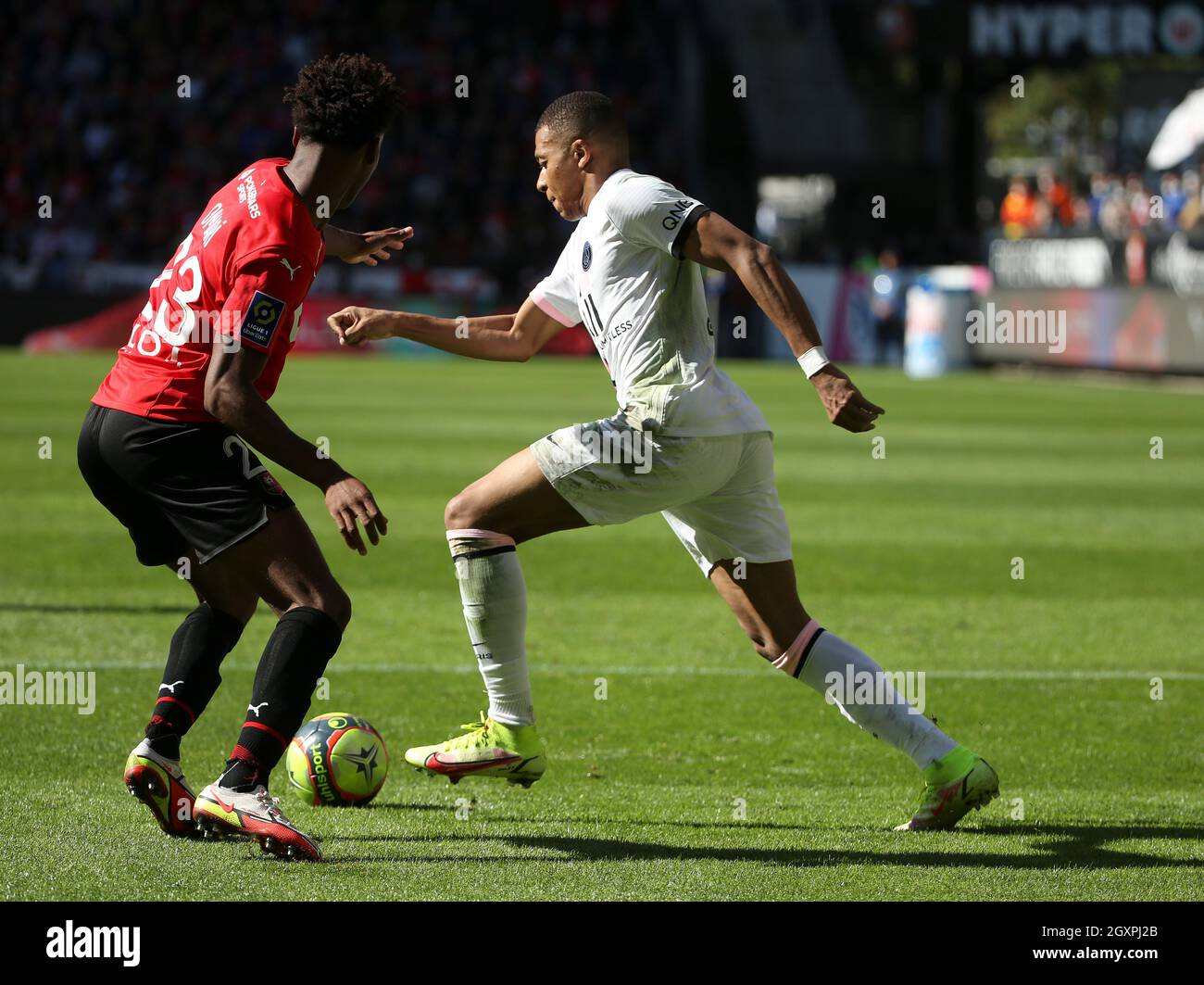 Kylian Mbappe del PSG durante el campeonato francés de fútbol Ligue 1 partido entre Stade Rennais y Paris Saint-Germain (PSG) el 3 de octubre de 2021 en el Parque Roazhon en Rennes, Francia - Foto Jean Catuffe / DPPI Foto de stock