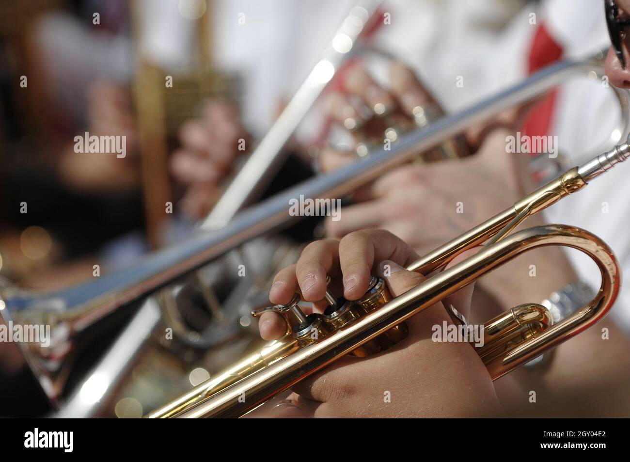 Trompetas tocando la trompeta en una orquesta, Alemania Foto de stock