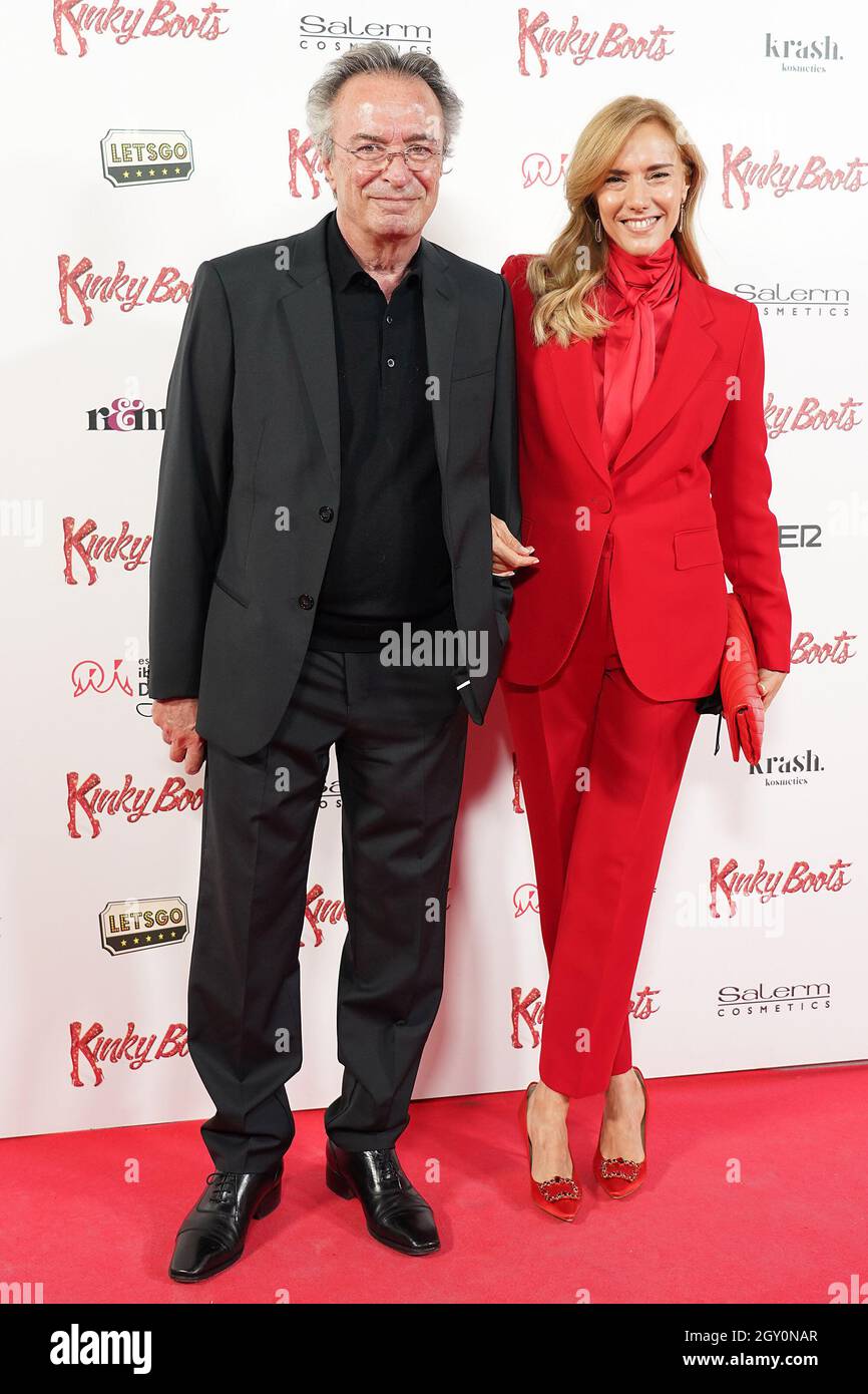 Diagnosticar esposas Ninguna España, 5 de octubre de 2021. El actor español Oscar Martinez y su esposa Marina Borensztein asisten a la foto para el estreno VIP del musical 'Kinky Boots'. 5 de octubre de Diagnosticar esposas Ninguna España, 5 de octubre de 2021. El actor español Oscar Martinez y su esposa Marina Borensztein asisten a la foto para el estreno VIP del musical 'Kinky Boots'. 5 de octubre de