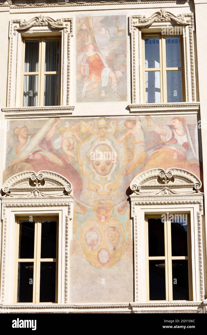 Italia, Roma, Piazza di Sant'eustachio, palazzetto tizio da spoleto (siglo xvi), frescos de Federico zuccari Foto de stock