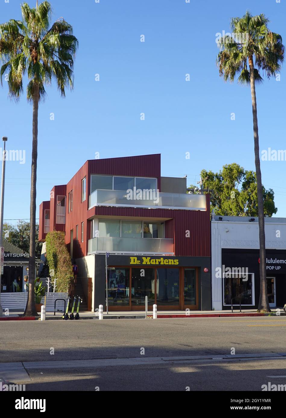 The Dr Martens store Abbot Kinney Boulevard, Venecia, California, Estados  Unidos Fotografía de stock - Alamy