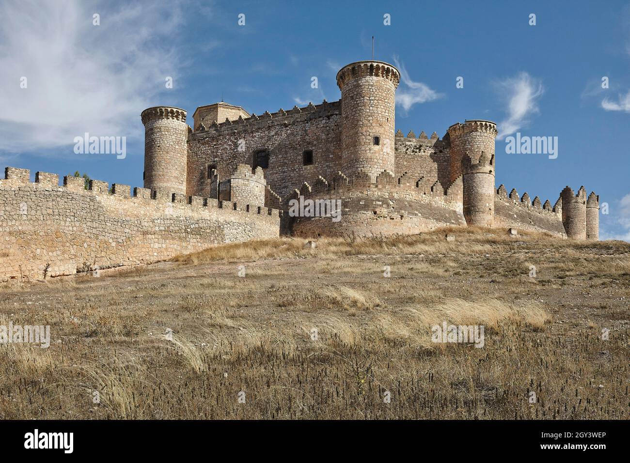 Atar patrón césped Castillo de Belmonte. Belmonte. Cuenca. Castilla-La Mancha. España  Fotografía de stock - Alamy