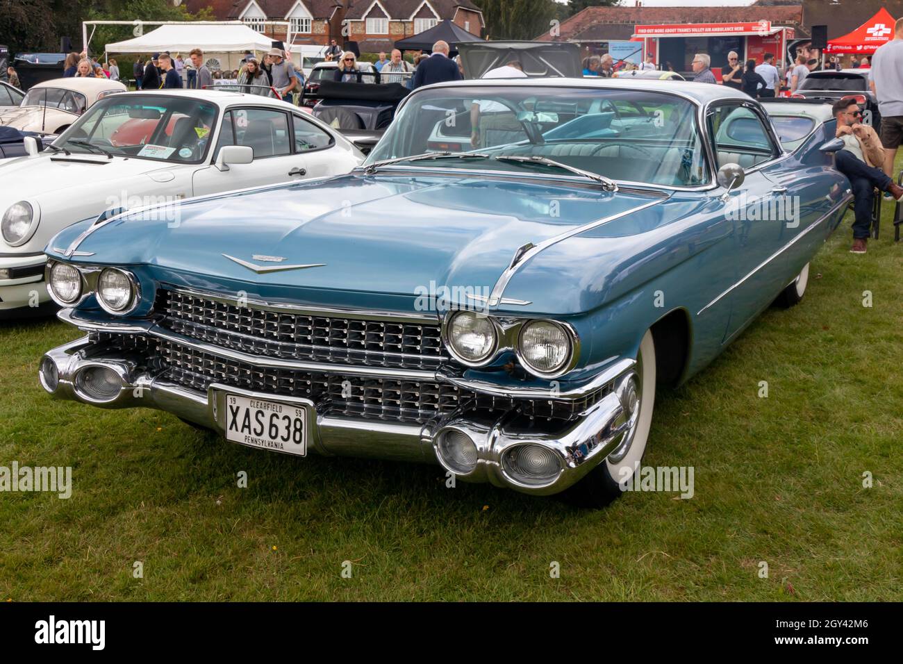 Naphill, Inglaterra - 29th 2021 de agosto: A azul 1959 Cadillac Eldorado Biarritz.. El modelo incluía un motor V8 de 6 litros. Foto de stock