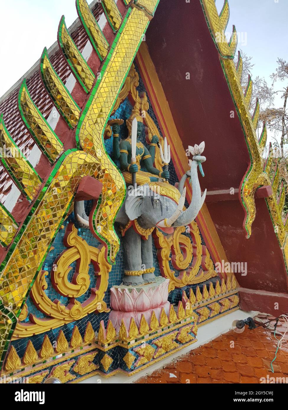 Estatua de elefante tallada en el Templo del Gran Buda (Wat Phra Yai - Koh Samui) Foto de stock