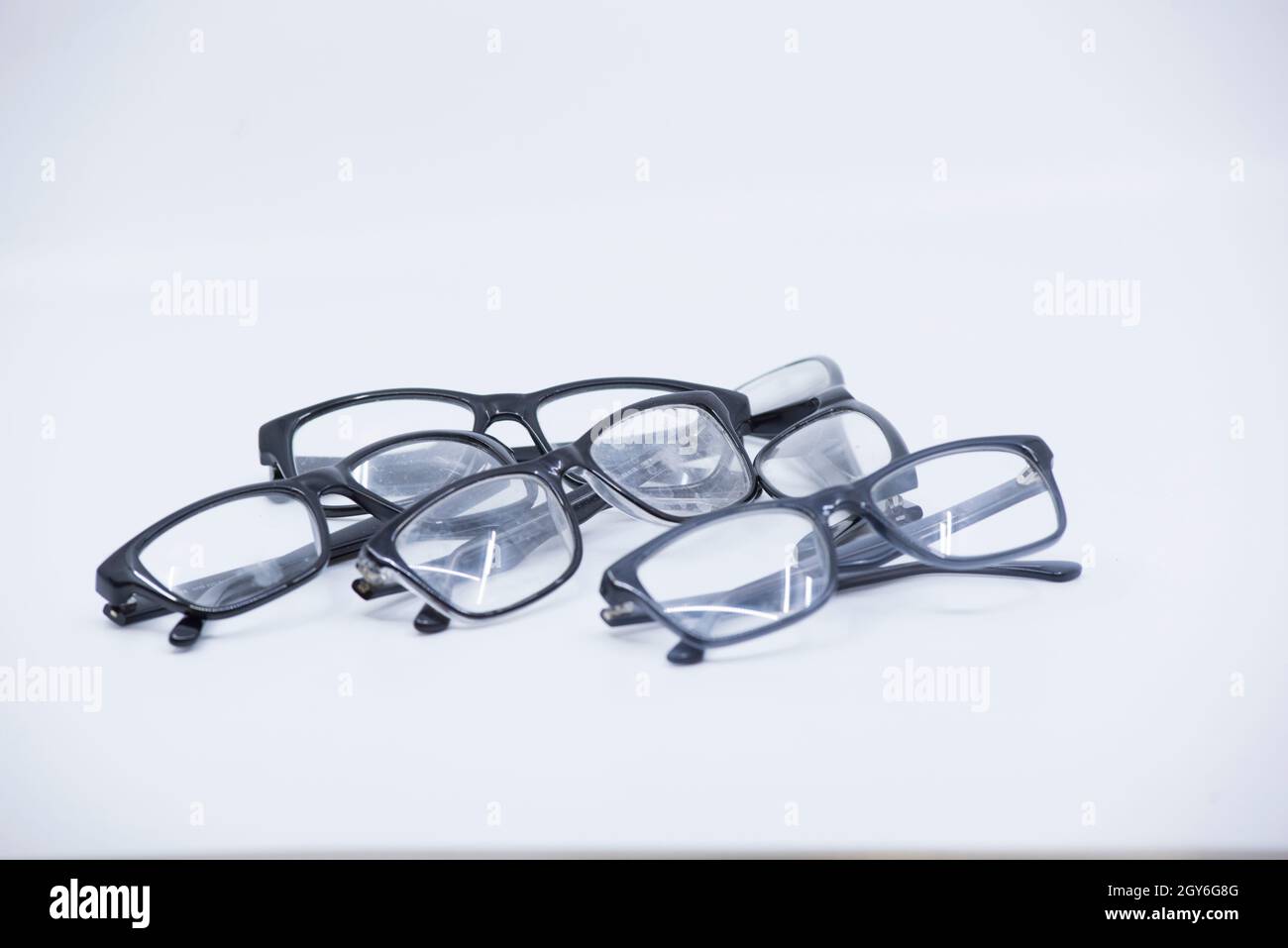 gafas de ojo con marco como ayuda visual para la miopía o la hipermetropía Foto de stock