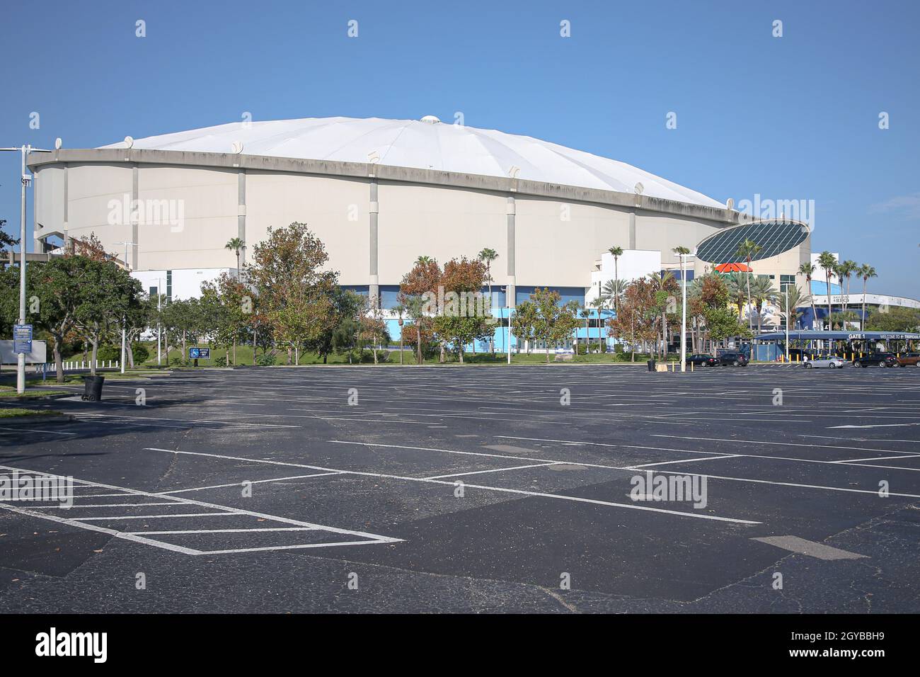 San Petersburgo, FL. EE.UU.; una visión general de Tropicana Field antes del juego de la Serie de División de la Liga Americana entre los Tampa Bay Rays y t Foto de stock