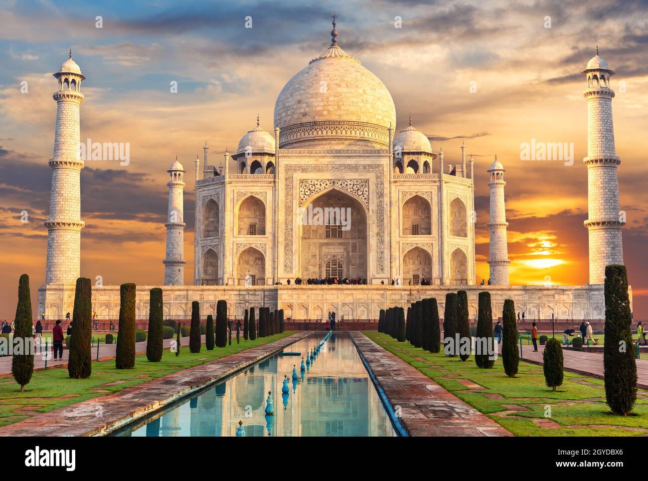 Taj Mahal al atardecer, famoso lugar de visita, India, Agra. Foto de stock