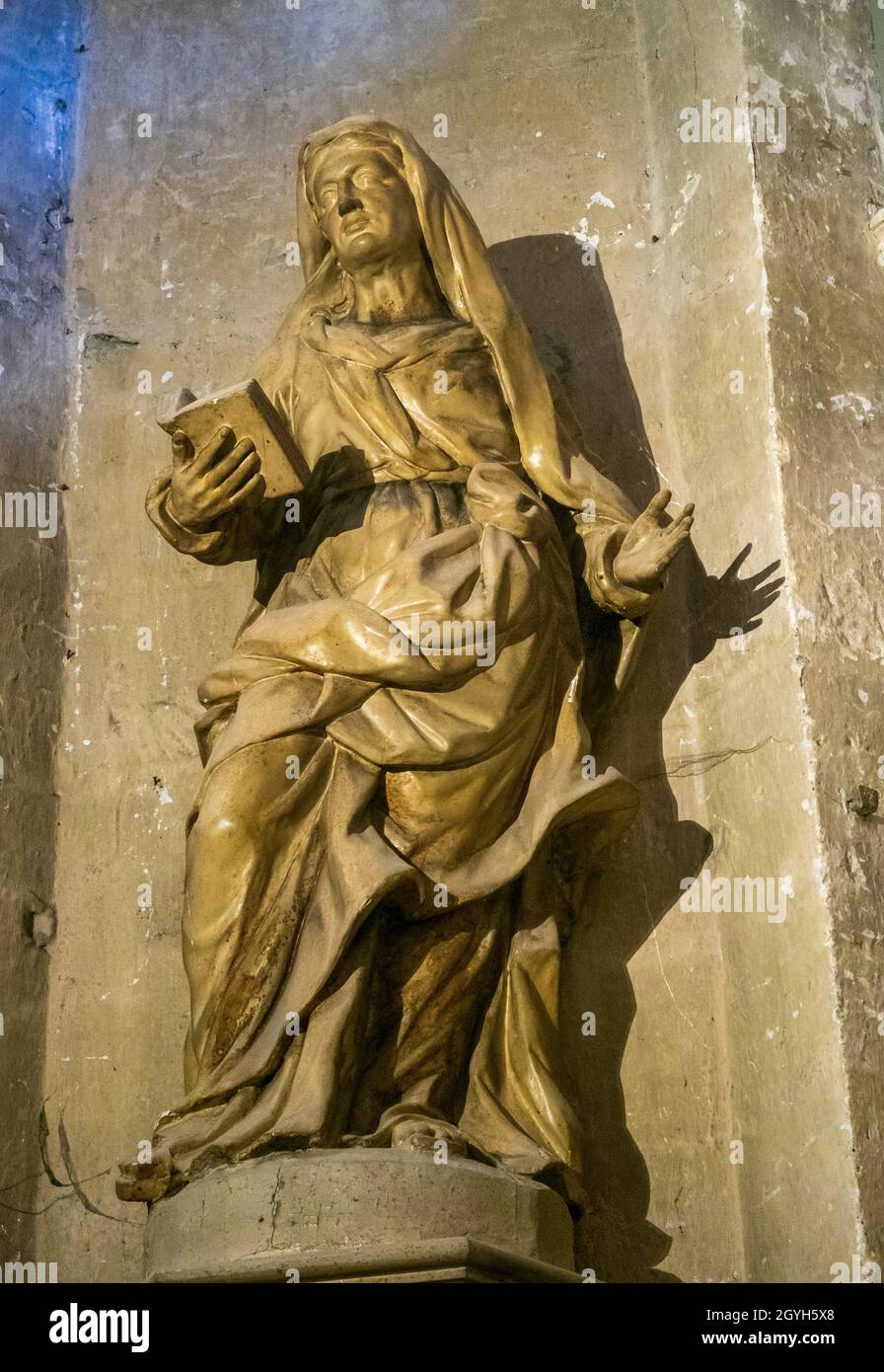 Estatua, Catedral de Notre-Dame-et-Saint-Véran, Cavaillon, Francia. Foto de stock