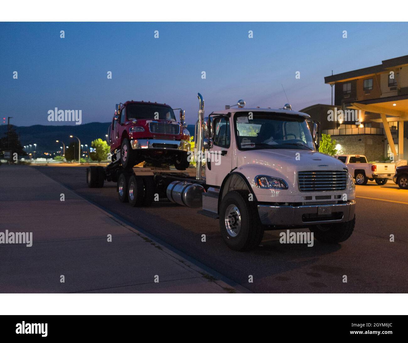 Camión de servicio mediano fotografías e imágenes de alta resolución - Alamy