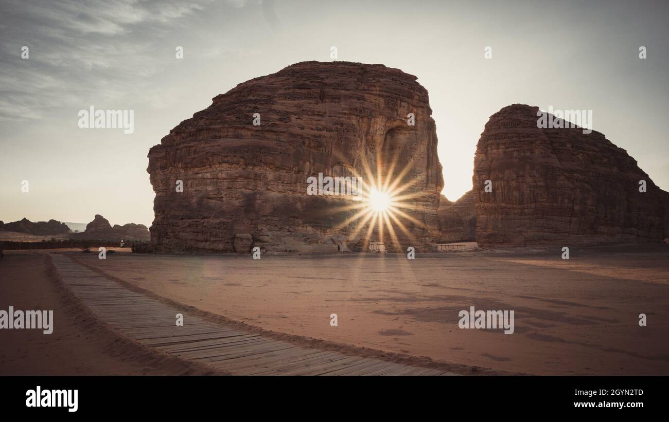 Vista al atardecer en Elephant Rock HEGRA (Al ULA) Arabia Saudita Foto de stock