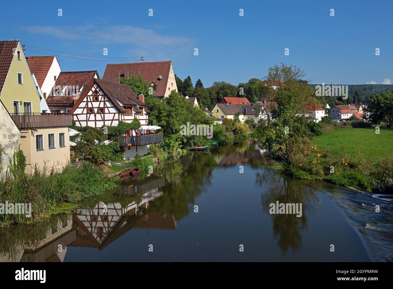 Vista de la ciudad de Harburg y el río Wörnitz Foto de stock