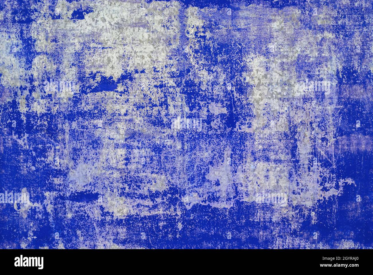 textura sin costuras de pintura azul descascarillada en una superficie plana de acero chapada en zinc Foto de stock