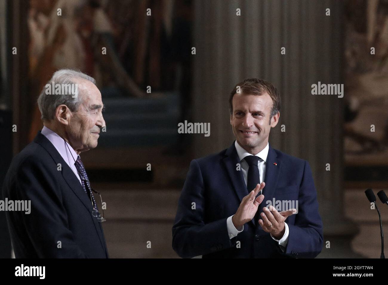 París, Francia. 09th Oct, 2021. Le président de la république, Emmanuel  Macron et Robert Badinter durant la Commentation du quartième aniversaire  de l'abolition de la peine de mort, au Panthéon à Paris,