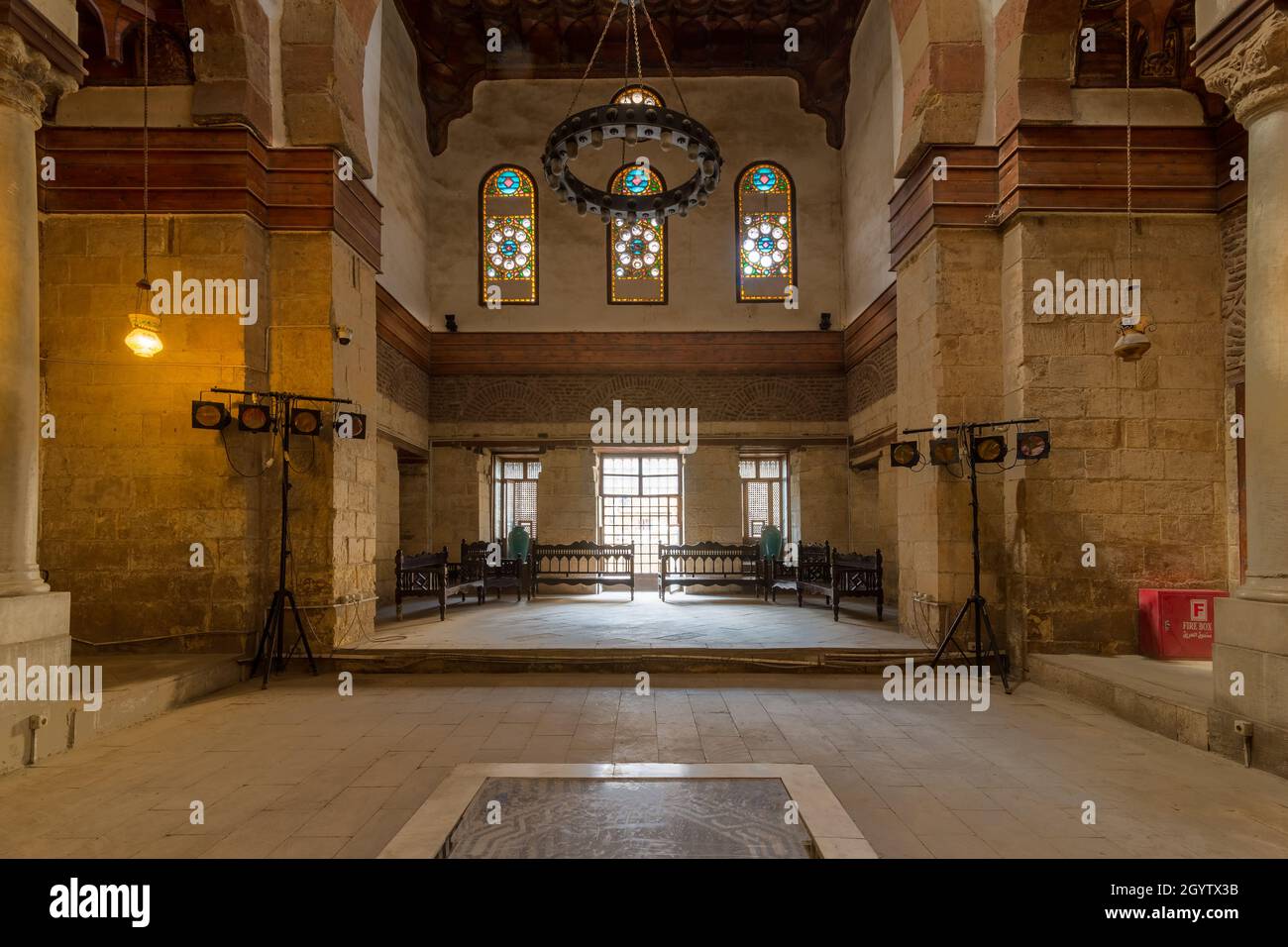 Sala principal del Palacio de Beshtak, Qasr Bashtak, un antiguo palacio histórico de la época de Mamuk, situado en una zona llamada Bayn al-Qasrayn - entre los dos palacios - en la calle Muizz, distrito de Gamalia, El Cairo, Egipto Foto de stock