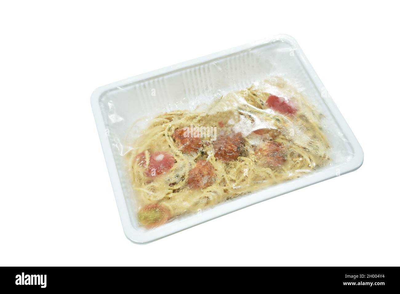 comida congelada lista para comer comida en plástico descongele para calentar sobre fondo blanco Foto de stock