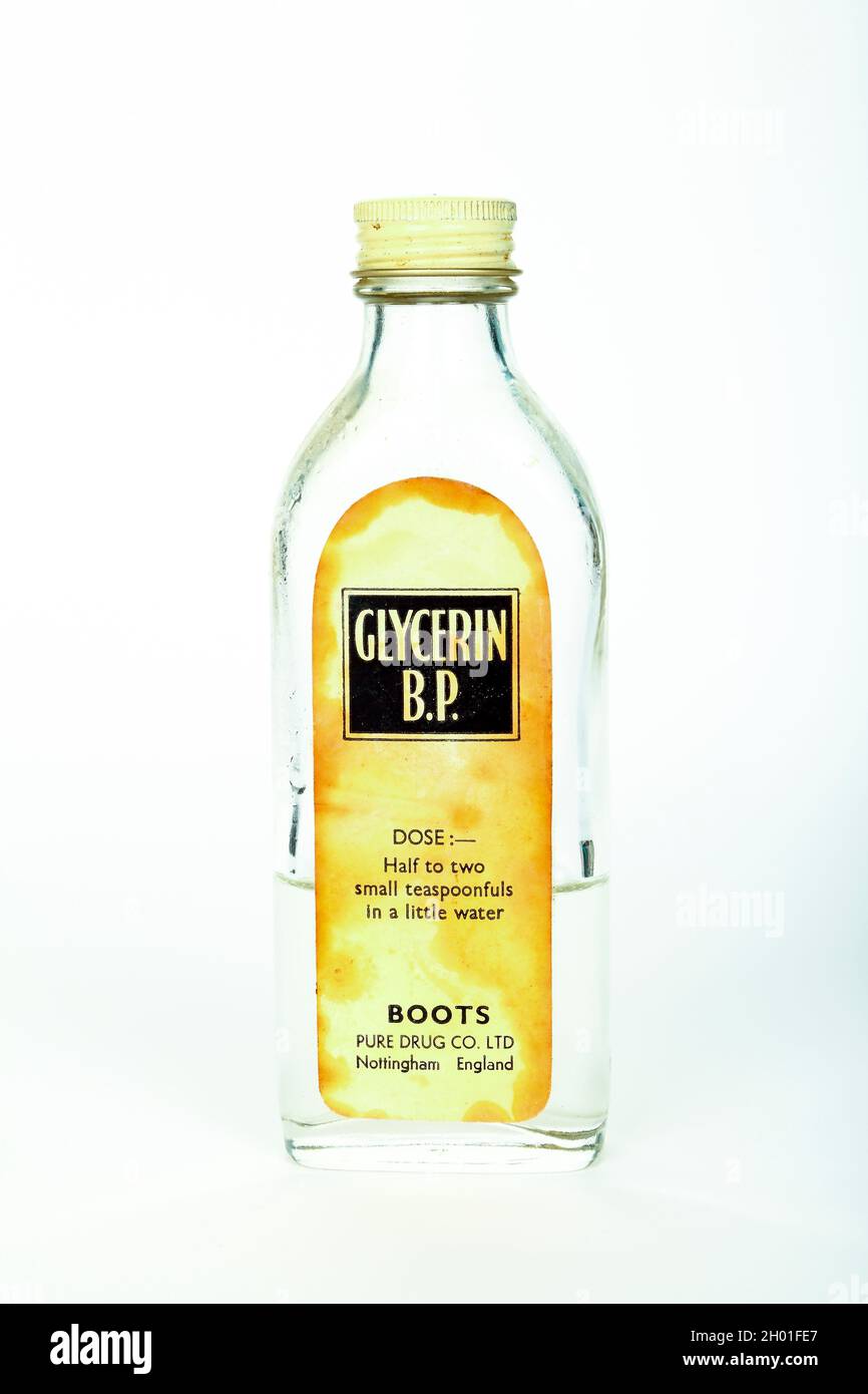 Botella vintage de glicerina BP Glycerol con marca Botas en la etiqueta  Fotografía de stock - Alamy