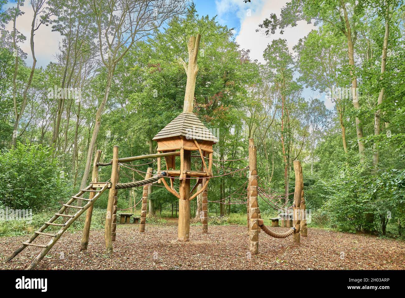 Casa del árbol de los niños fotografías e imágenes de alta resolución -  Alamy
