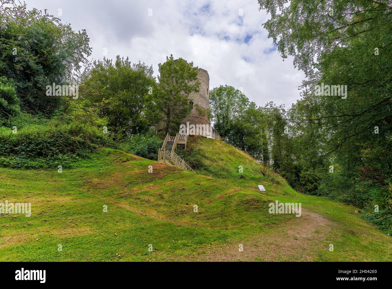 El histórico castillo de Bronllys, en el centro de Gales. Foto de stock