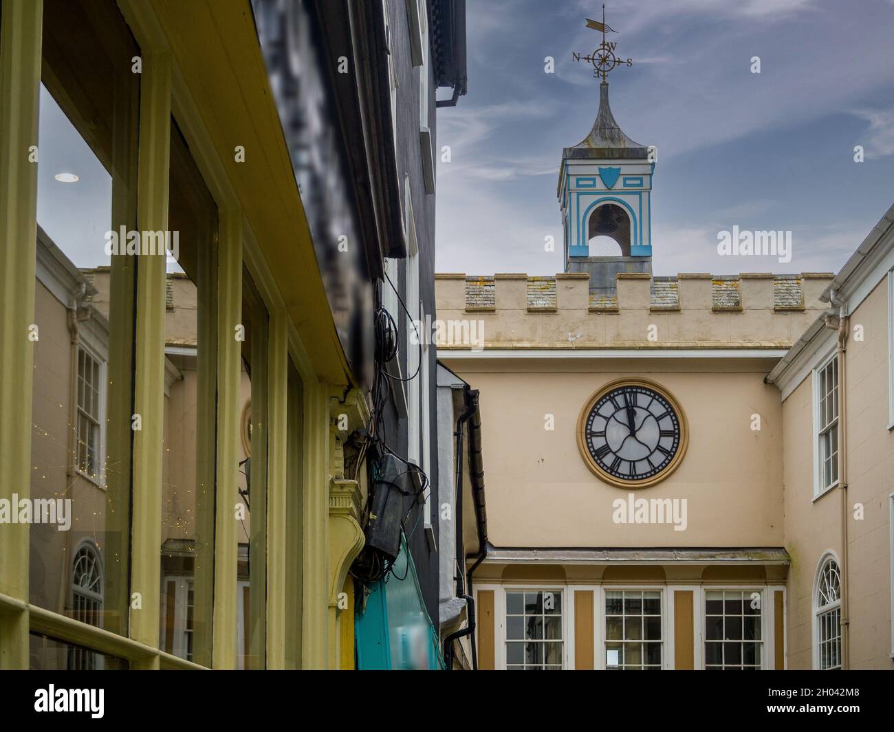 La Torre del Reloj en la calle Fore Totnes Foto de stock