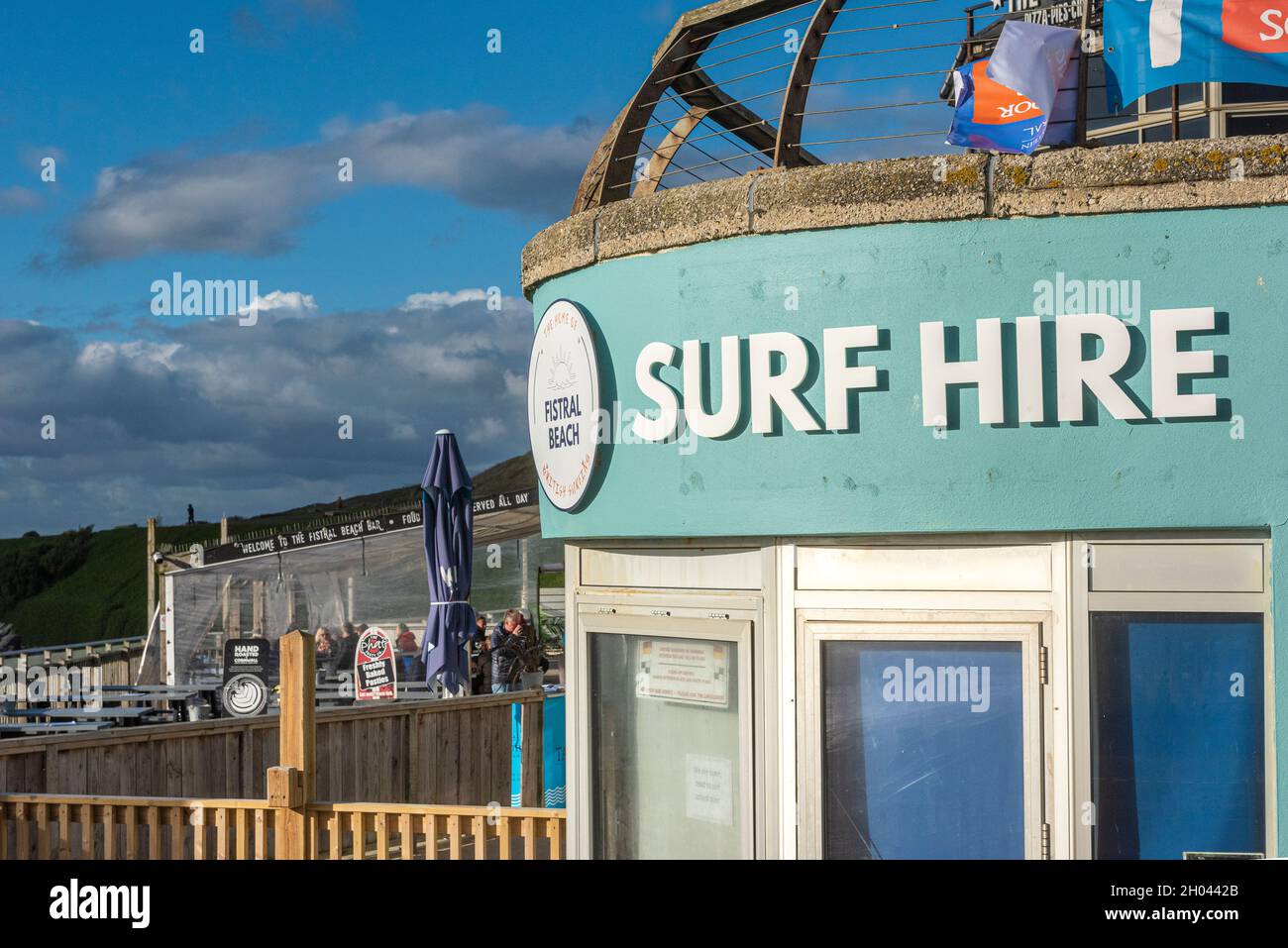 Tienda de alquiler de surf en Fistral Beach en Newquay en Cornwall. Foto de stock